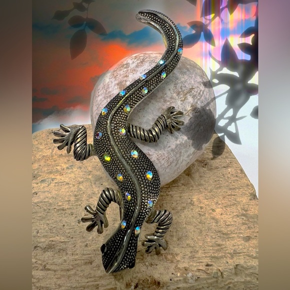 Unmarked Beauty Jewelry - Vtg Silver Plated Lizard/Gecko Brooch w/AB Rhinestone’s